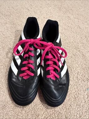 Adidas Black and White girls Athletic soccer Shoes with Pink Laces Sz 4 youth